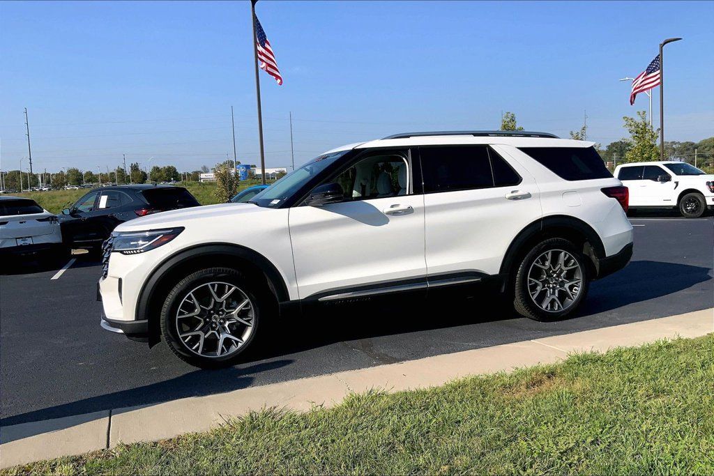 Used 2025 Ford Explorer Platinum w/ Ultimate Package AWD/4WD image 12