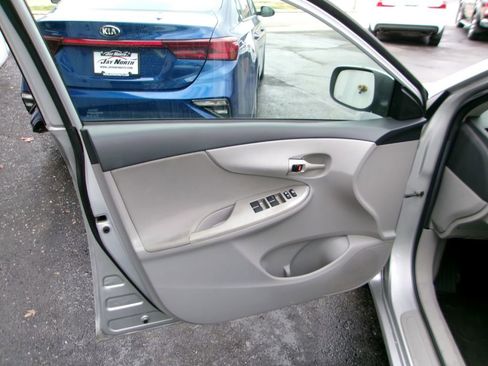 Used 2013 Toyota Corolla LE image 7