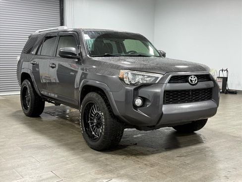 Used 2016 Toyota 4Runner SR5 image 2