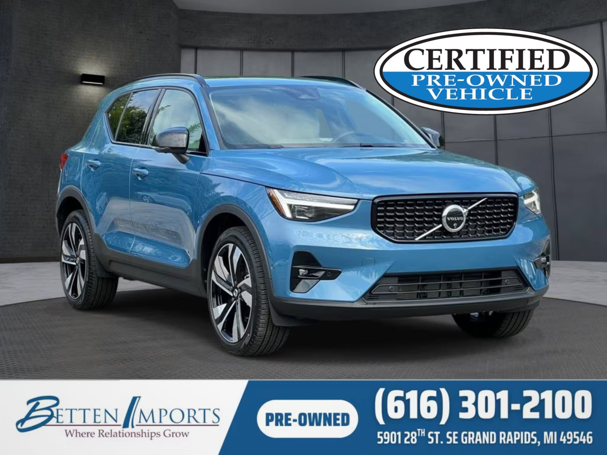Used 2025 Volvo XC40 B5 Ultra AWD/4WD image 1
