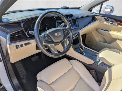 Used 2017 Cadillac XT5 Luxury w/ Driver Awareness Package image 9