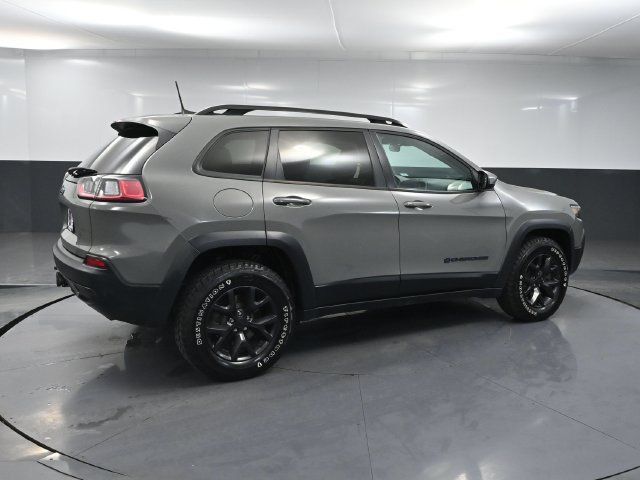 Used 2019 Jeep Cherokee Latitude AWD/4WD image 4