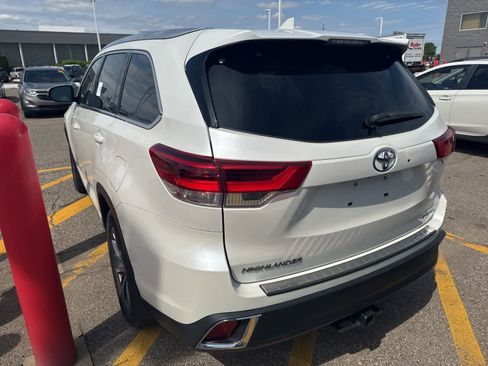 Used 2019 Toyota Highlander AWD V6 image 15