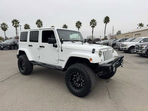 Used 2015 Jeep Wrangler Unlimited Sahara w/ Max Tow Package image 11