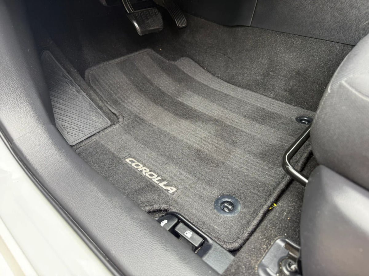 Used 2024 Toyota Corolla LE FWD image 19