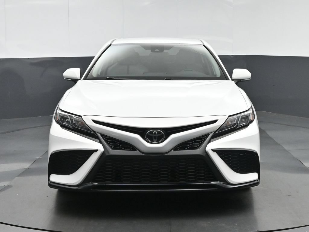 Used 2023 Toyota Camry SE FWD image 2