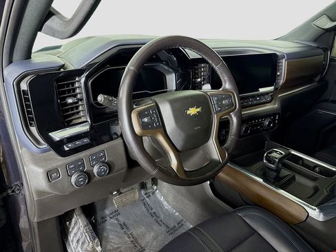 Used 2022 Chevrolet Silverado 1500 High Country w/ High Country Premium Package image 9