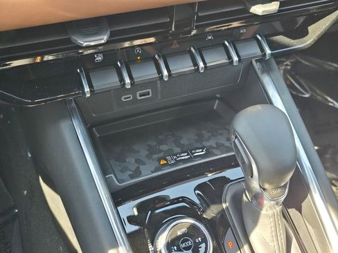 New 2026 GMC Canyon AT4 w/ AT4 Premium Package AWD/4WD image 17