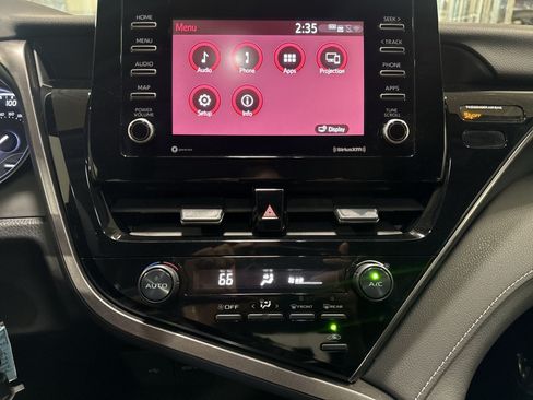 Used 2021 Toyota Camry SE FWD image 21
