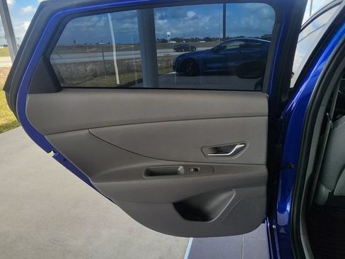 Used 2024 Hyundai Elantra SEL w/ Convenience Package FWD image 19