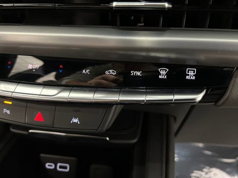 Used 2024 Cadillac XT4 Premium Luxury image 43