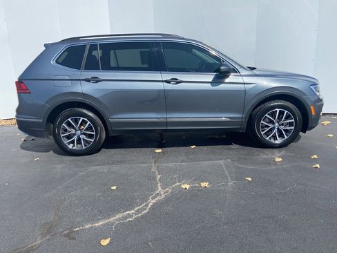 Used 2020 Volkswagen Tiguan SE image 2