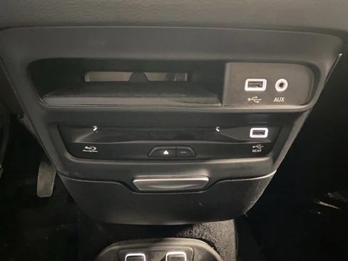 Used 2020 Chrysler Pacifica Touring-L Plus image 24