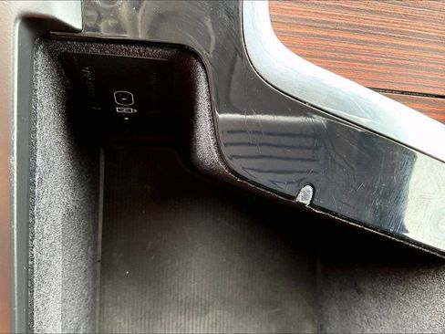 Certified 2023 Volvo XC60 B5 Plus w/ Protection Package Premier image 15