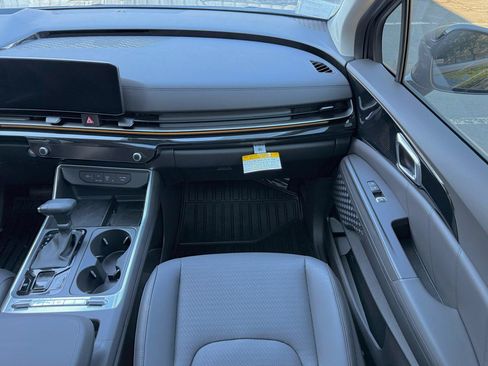 Used 2025 Kia Carnival SX Prestige FWD image 20