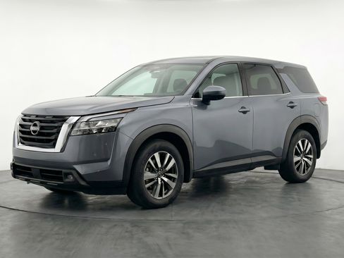 Used 2025 Nissan Pathfinder SV AWD/4WD image 3