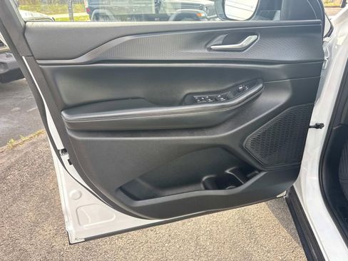 Used 2023 Jeep Grand Cherokee L Laredo image 26