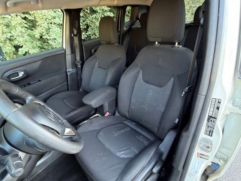 Used 2017 Jeep Renegade Sport w/ Power & Air Group FWD image 8