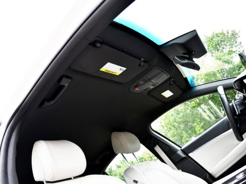 Used 2024 Genesis G70 2.5T image 33