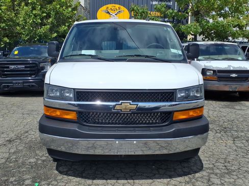 Used 2025 Chevrolet Express 3500 LT w/ LT Preferred Equipment Group RWD image 2