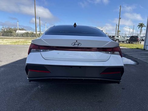 Used 2024 Hyundai Elantra SEL image 5