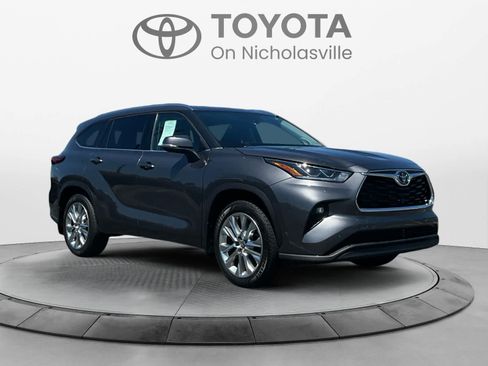 Used 2023 Toyota Highlander Limited AWD/4WD image 7