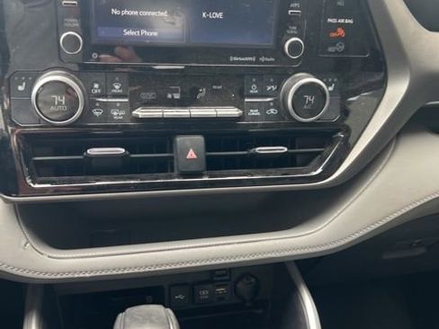 Used 2020 Toyota Highlander XLE image 8