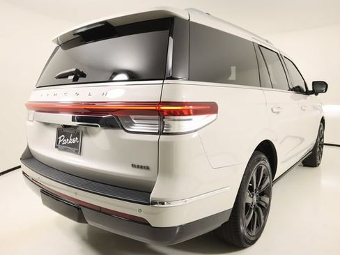 Used 2024 Lincoln Navigator Reserve AWD/4WD image 5