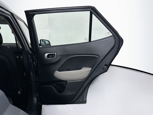 Used 2025 Hyundai Venue SEL image 29