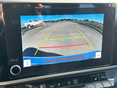 Used 2025 Toyota Camry SE image 17