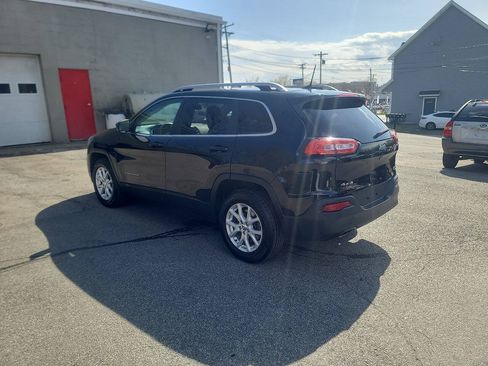 Used 2018 Jeep Cherokee Latitude Plus w/ Cold Weather Group AWD/4WD image 6