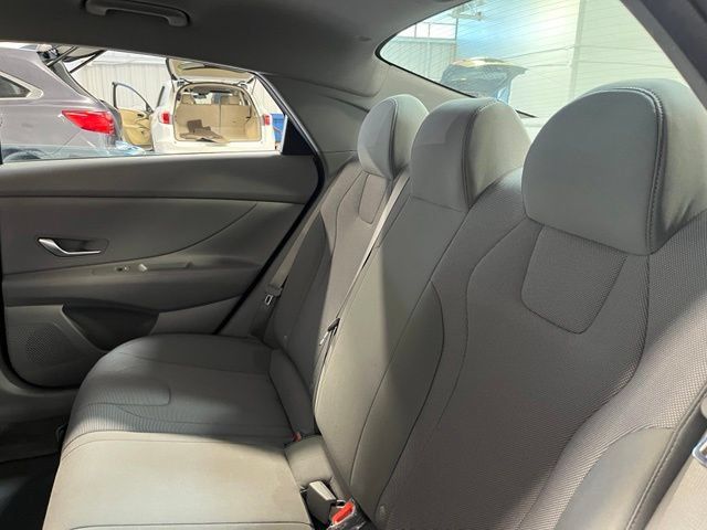 Used 2023 Hyundai Elantra SE FWD image 19