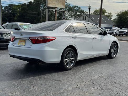Used 2015 Toyota Camry SE image 6