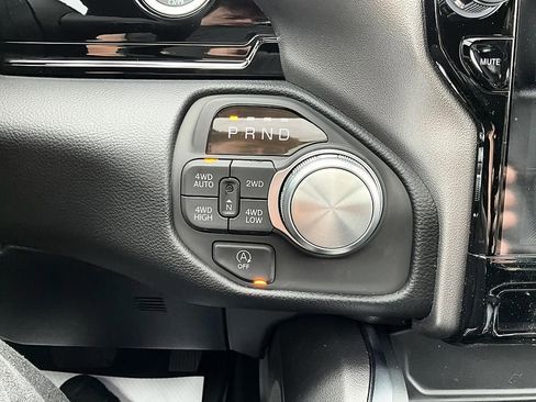 New 2026 RAM 1500 Laramie AWD/4WD image 21