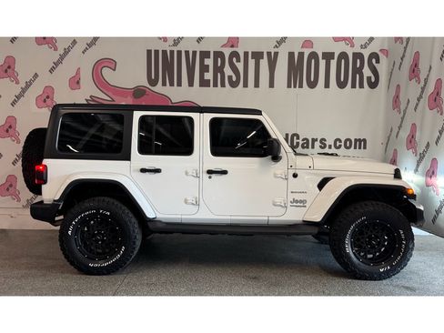 Used 2018 Jeep Wrangler Unlimited Sahara w/ Cold Weather Group AWD/4WD image 9