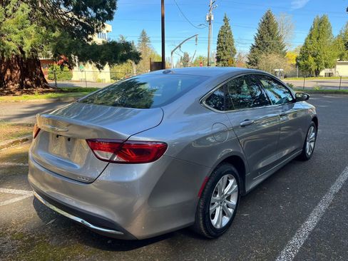 Used 2015 Chrysler 200 Limited w/ Convenience Group image 5