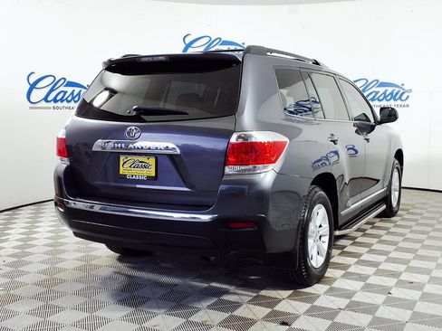 Used 2013 Toyota Highlander SE FWD image 6