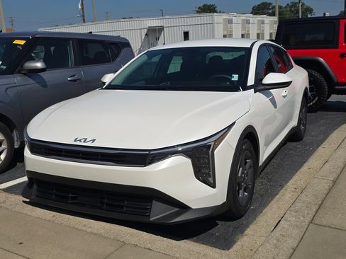 Certified 2026 Kia K4 FWD image 3