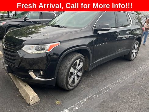 Used 2018 Chevrolet Traverse LT w/ LPO, Black Accent Package AWD/4WD image 2