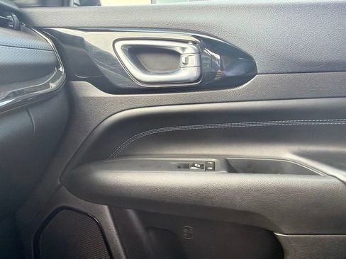 Used 2025 Jeep Compass Latitude w/ Altitude Special Edition AWD/4WD image 20