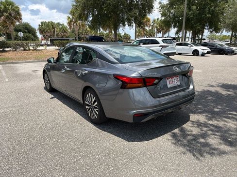 Used 2024 Nissan Altima 2.5 SV FWD image 3