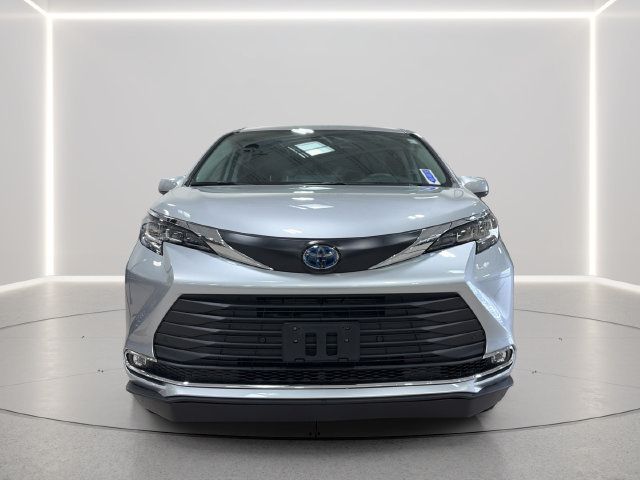 Used 2023 Toyota Sienna XLE FWD image 9