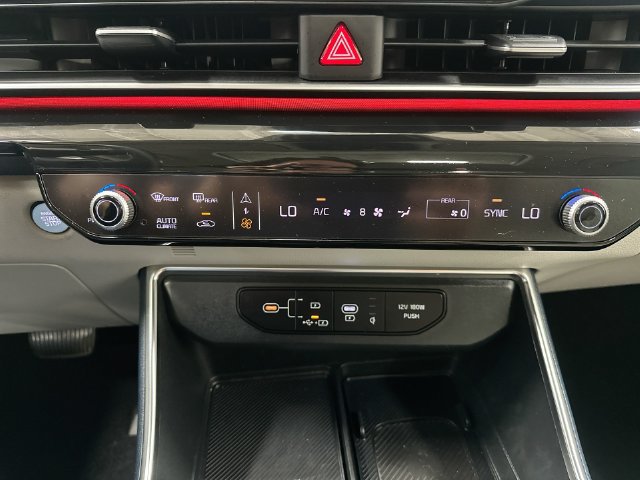 Certified 2025 Kia Carnival SX Prestige FWD image 25