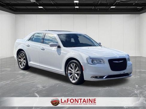Used 2019 Chrysler 300 Touring L w/ Quick Order Package 22F image 7