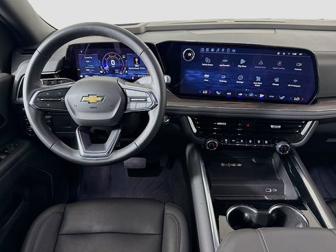 Used 2025 Chevrolet Suburban LT AWD/4WD image 21