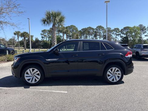 Used 2023 Volkswagen Atlas Cross Sport SE w/ Panoramic Sunroof Package FWD image 7