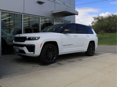 New 2026 Jeep Grand Cherokee L Summit w/ Obsidian Package AWD/4WD image 3