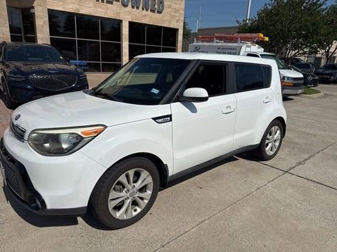 Used 2016 Kia Soul + w/ Audio Package FWD image 2