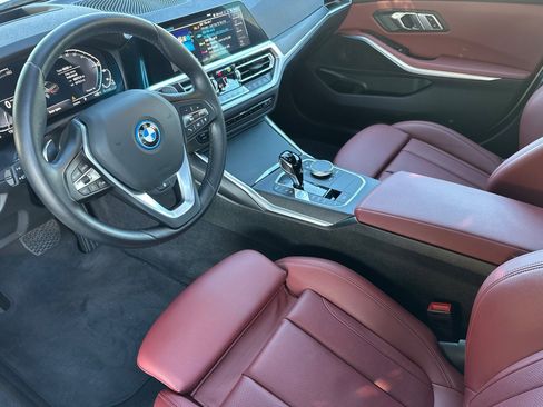 Certified 2022 BMW 330e w/ Premium Package image 11