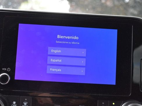 Used 2025 Toyota Highlander LE FWD image 17